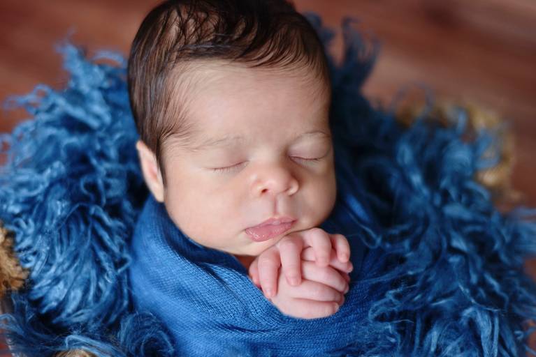 melhorfotografanewborn,estudiofotografia,amormaior, odeceixemaravilha,Algarve,fotografianewborn, sweetbabyfotografia,bebe,recemnascido,grávida, maternidade,fotografiafamilia,susananovaisfotografia,asmaisbonitasfotografias,enroladinho,balde,azul