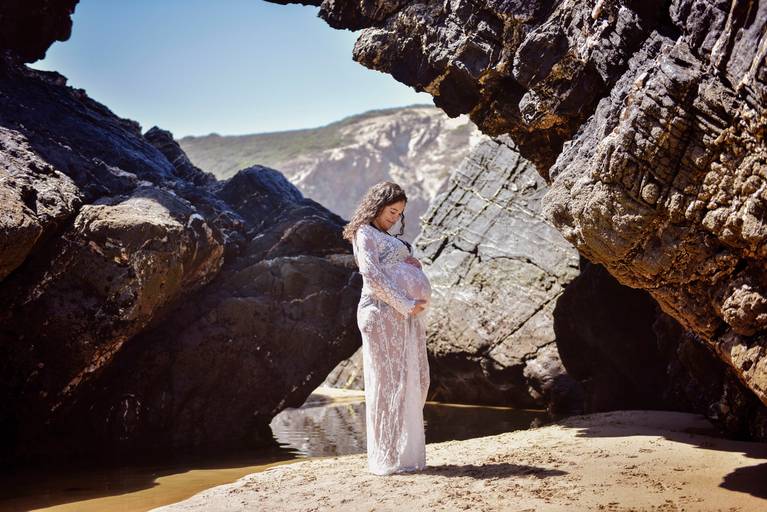 sessaoexterior,praia,agua,rochas,melhorfotografagravida,melhorfotografadoalgarve, melhorfotografadeportugal,fotografiaexterior,campo,ribeira,,estudio,arvores,maternidade,gravida,vestido,amormaoir,fotografiaartistica,sensual,beleza