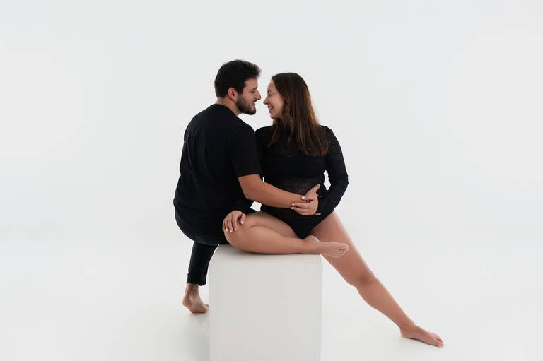 Fotografias de maternidade criadas em estúdio especializado no Algarve