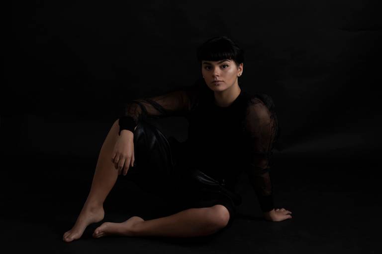 retratofeminino,sensual,mulher,beleza,fundopreto,fotografia,estudio