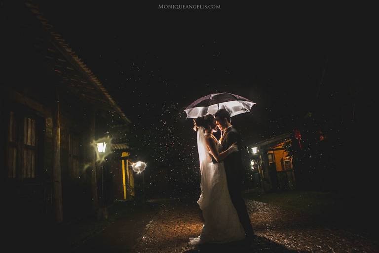 Monique Angelis - Foto após cerimonia de Carol e Bruno em Campinas - SP