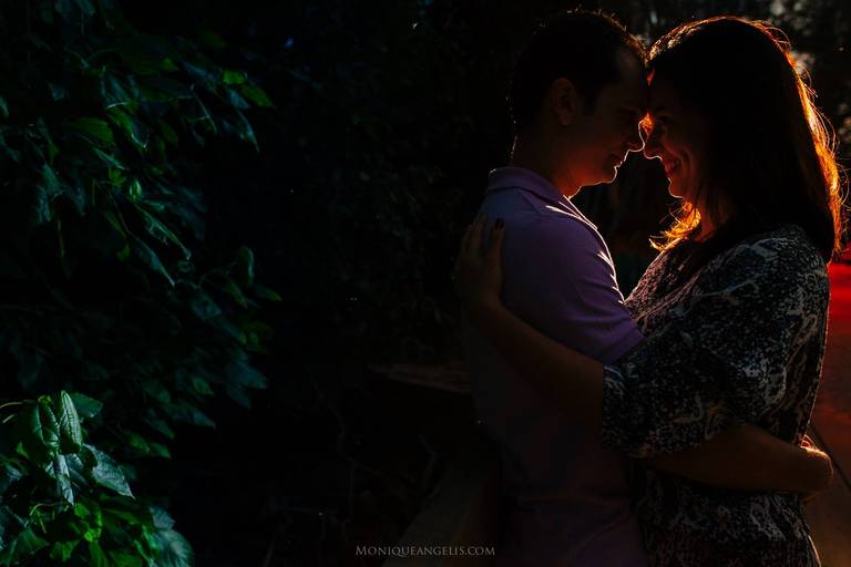 Monique Angelis - Ensaio de noivos pré-wedding -  noivos se abraçando