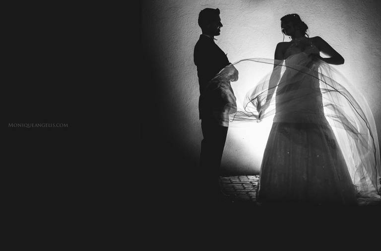 Monique Angelis - noiva brinca com o véu