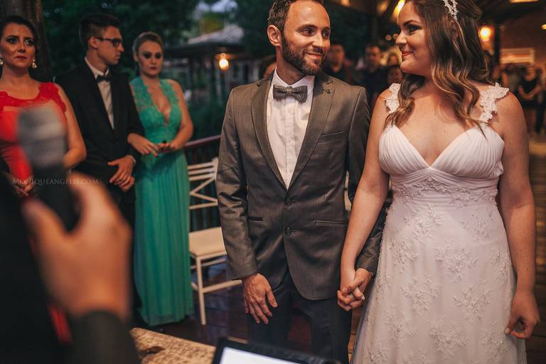 Monique Angelis - Noivos se olham - casamento em Sousas - SP