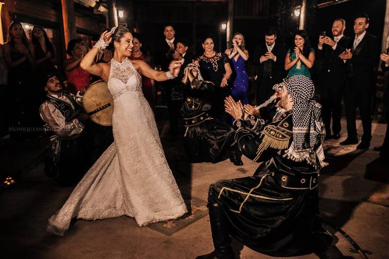 Monique Angelis - Noiva dançando durante sua festa em Campinas - SP