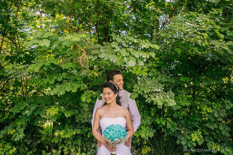 Monique Angelis - Ensaio do casal após o casamento em Hortolândia - SP -  Casal sorrindo