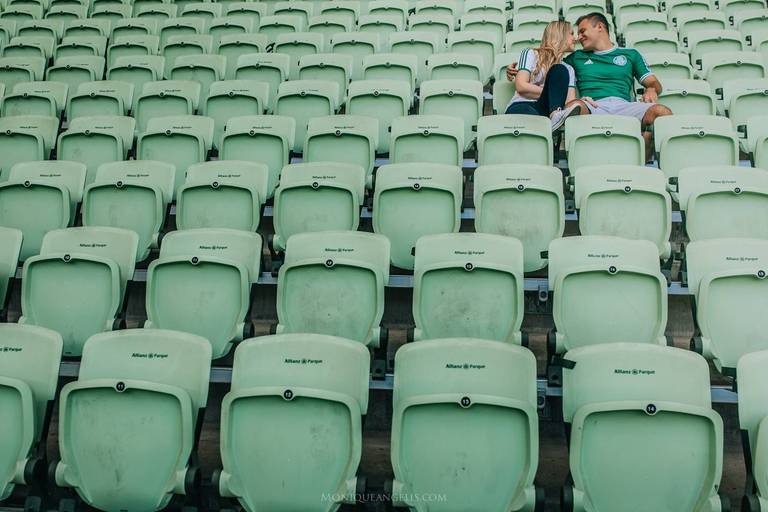 Monique Angelis - Ensaio do casal nas cadeiras do Allianz Park - São Paulo