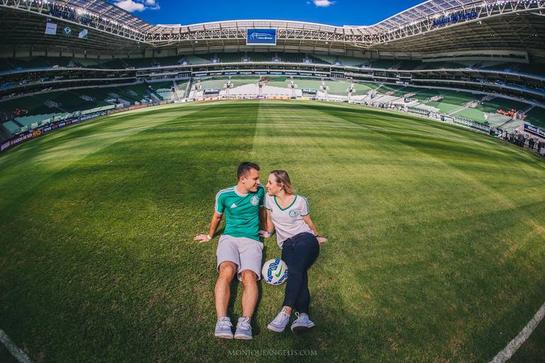 Monique Angelis - Ensaio do casal no gramado do Allianz Park - São Paulo -  Estádio do Palmeiras