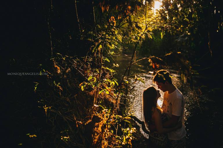Monique Angelis - foto no por do sol no ensaio pré-wedding em Campinas - SP
