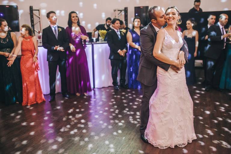 Monique Angelis - a dança do casal durante a festa do casamento em Indaiatuba - SP