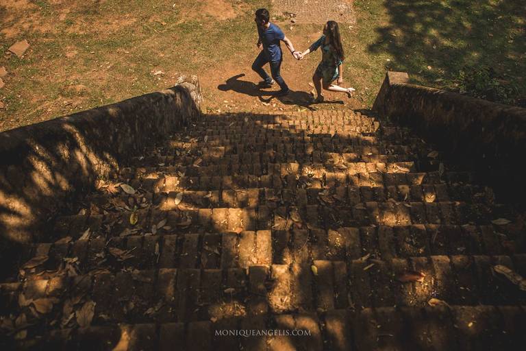 Monique Angelis - Noivos correndo durante ensaio pré-wedding em Campinas - SP