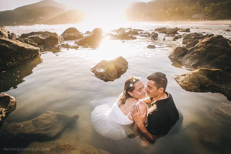 Monique Angelis - Ensaio pré-wedding na praia do Guarujá - SP 