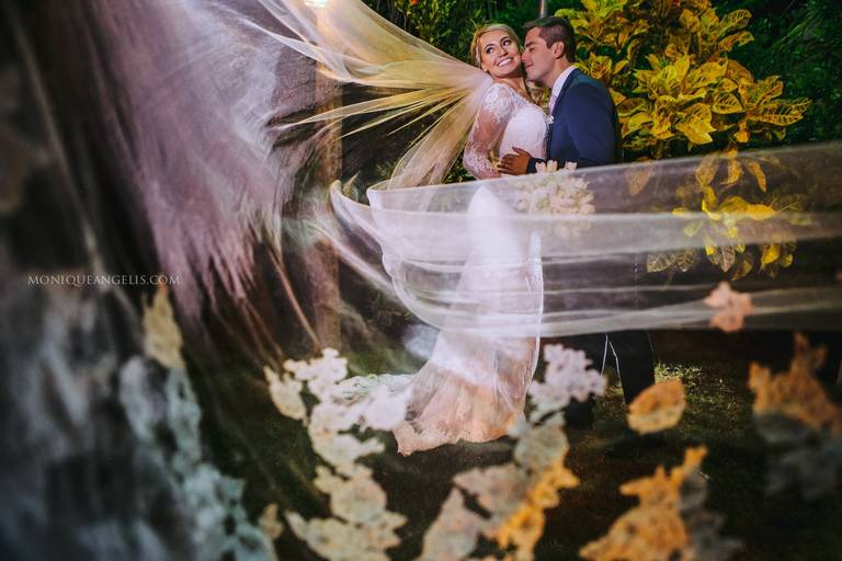 Monique Angelis - Foto do ensaio após casamento na cidade de Louveira - SP