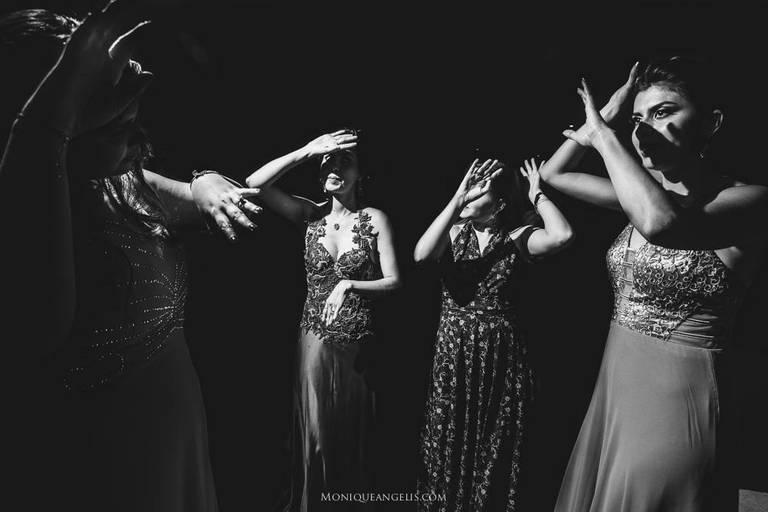 Monique Angelis - dança das madrinhas durante festa de casamento em Paulínia - SP