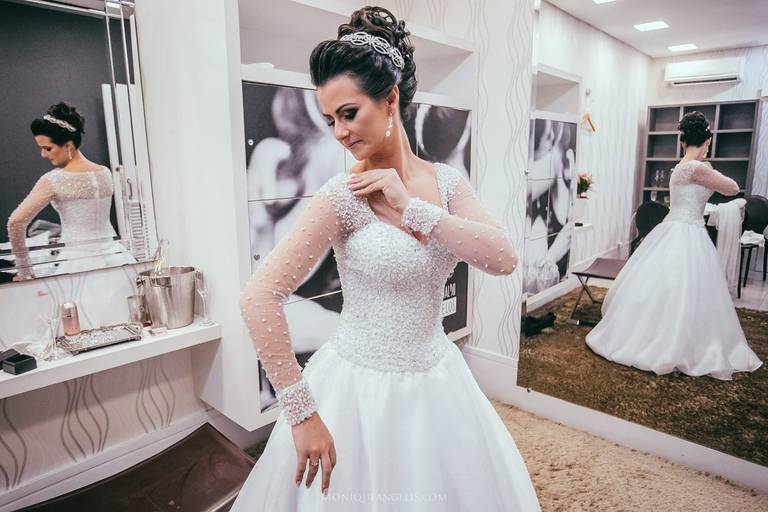 Monique Angelis - Noiva se arrumando em seu making off