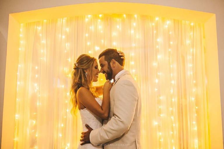 Ensaio dos noivos após cerimonia de casamento