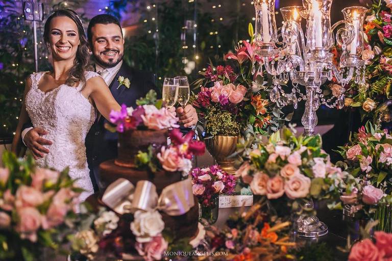 Monique Angelis - Brinde dos noivos durante recepeção do casamento em Sousas - SP