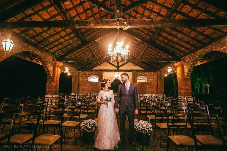 Monique Angelis - Foto feita após cerimônia de casamento em um ensaio com o casal Piracicaba - SP