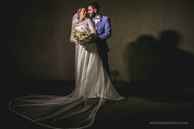 Monique Angelis - Foto feita após cerimônia de casamento em um ensaio com o casal Santa Barbara - SP