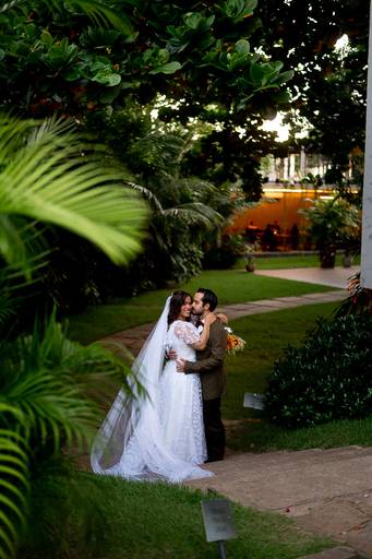 casal em jardim