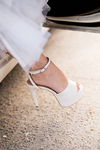 Detalhe do pe da noiva