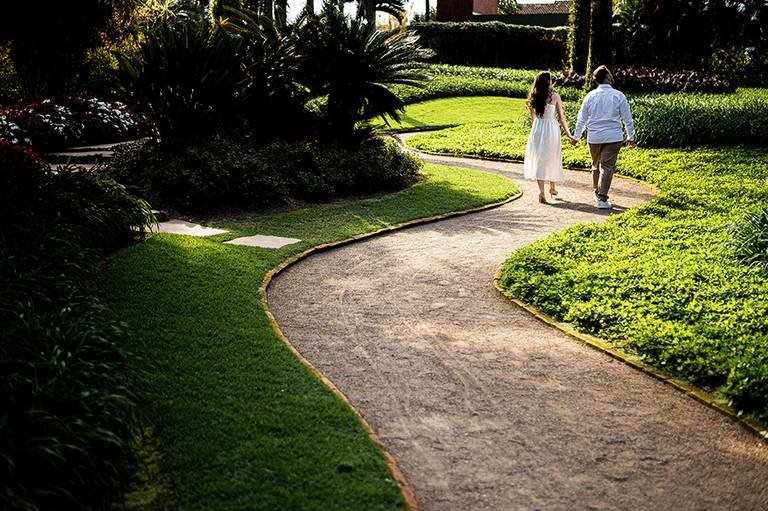 casal caminhando em Joinville