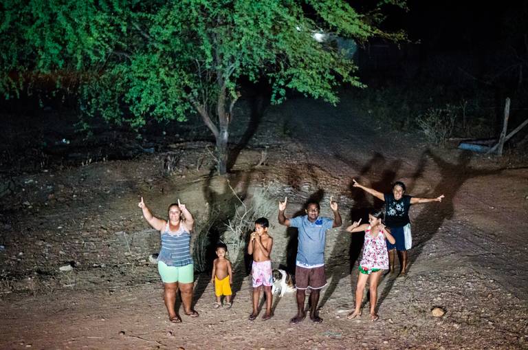 © Jean Lopes. Todos políticos, 2012. Série vencedora do POY (Pictures of the Year) Latam 2013