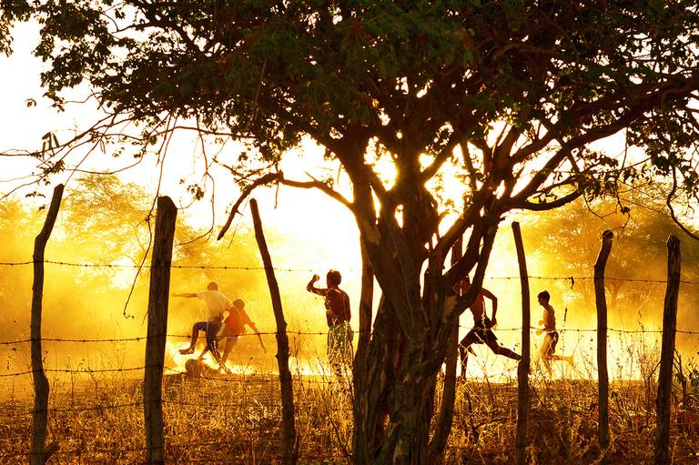 © Jean Lopes. Pelada no Piató, 2005. 3º lugar no Concurso Sérgio Buarque de Holanda. São Carlos/SP, 2005