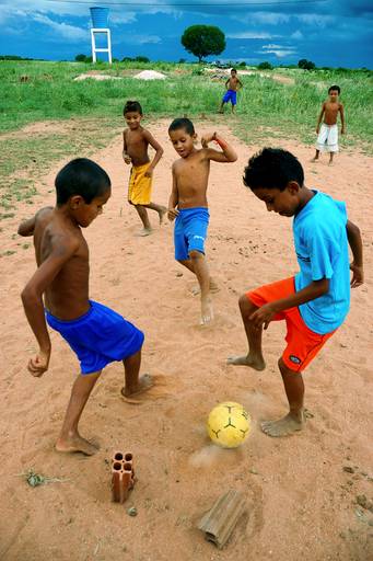 © Jean Lopes. Atrás da bola, 2006. Vencedora do 32º Concurso Fotográfico Cidade de Santa Maria/RS, 2010
