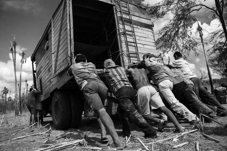 © Jean Lopes. Bravos, 2007. 3º lugar no Concurso Leica-Fotografe, 2008