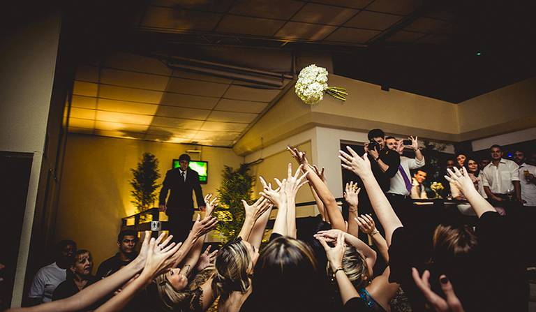 Rafael Porto fotografia de casamento casamentos amor love festa noiva noivo igreja padre pastor aliança casando na praia noivado #noivado recepção buquê grinalda vestido de noiva pajem dama de honra #wedding #bride #love #weddingdress #noivos #weddingday 