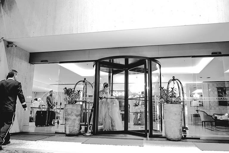 Rafael Porto fotografia de casamento casamentos amor love festa noiva noivo igreja padre pastor aliança casando na praia noivado #noivado recepção buquê grinalda vestido de noiva pajem dama de honra #wedding #bride #love #weddingdress #noivos #weddingday 