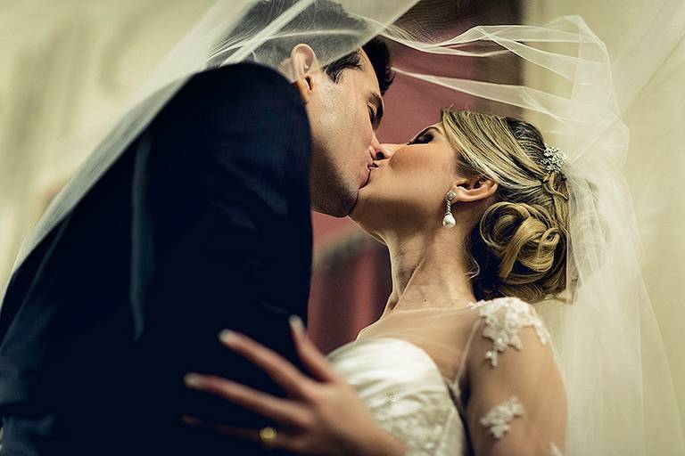 Rafael Porto fotografia de casamento casamentos amor love festa noiva noivo igreja padre pastor aliança casando na praia noivado #noivado recepção buquê grinalda vestido de noiva pajem dama de honra #wedding #bride #love #weddingdress #noivos #weddingday 