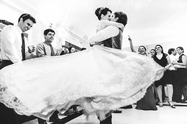 Rafael Porto fotografia de casamento casamentos amor love festa noiva noivo igreja padre pastor aliança casando na praia noivado #noivado recepção buquê grinalda vestido de noiva pajem dama de honra #wedding #bride #love #weddingdress #noivos #weddingday 