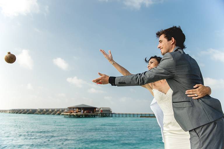 Rafael Porto fotografia de casamento casamentos amor love festa noiva noivo igreja padre pastor aliança casando na praia noivado #noivado recepção buquê grinalda vestido de noiva pajem dama de honra #wedding #bride #love #themaldives #noivos #maldivas