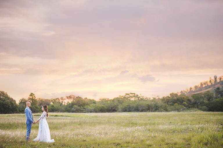 Rafael Porto fotografia de casamento casamentos amor love festa noiva noivo igreja padre pastor aliança casando na praia noivado #noivado recepção buquê grinalda vestido de noiva pajem dama de honra #wedding #bride #love #weddingdress #noivos #weddingday 