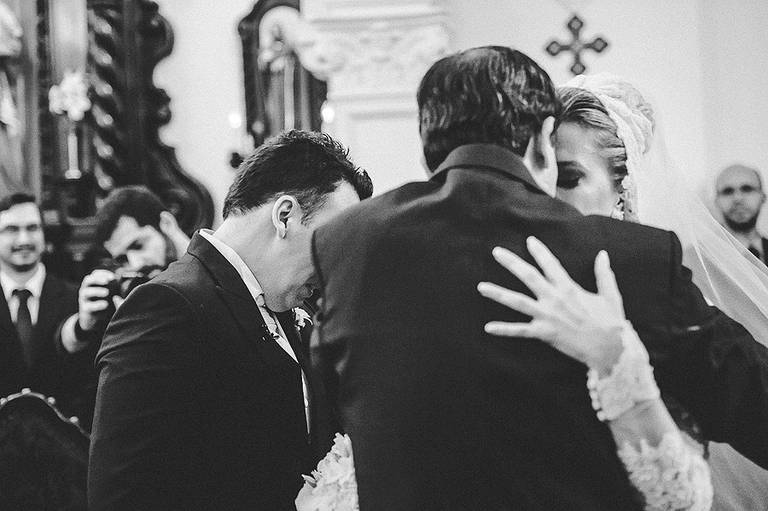 Rafael Porto fotografia de casamento casamentos amor love festa noiva noivo igreja padre pastor aliança casando na praia noivado #noivado recepção buquê grinalda vestido de noiva pajem dama de honra #wedding #bride #love #weddingdress #noivos #weddingday 