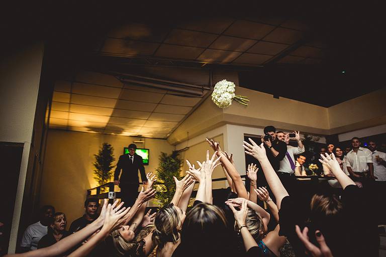 Rafael Porto fotografia de casamento casamentos amor love festa noiva noivo igreja padre pastor aliança casando na praia noivado #noivado recepção buquê grinalda vestido de noiva pajem dama de honra #wedding #bride #love #weddingdress #noivos #weddingday 