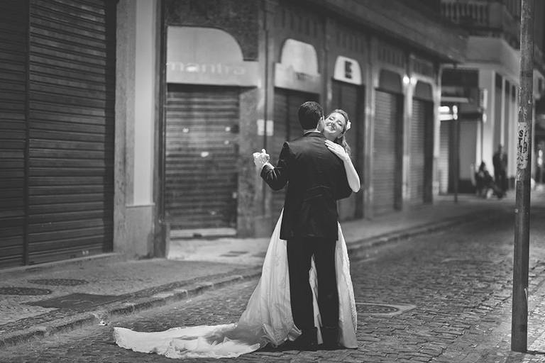 Rafael Porto fotografia de casamento casamentos amor love festa noiva noivo igreja padre pastor aliança casando na praia noivado #noivado recepção buquê grinalda vestido de noiva pajem dama de honra #wedding #bride #love #weddingdress #noivos #weddingday 