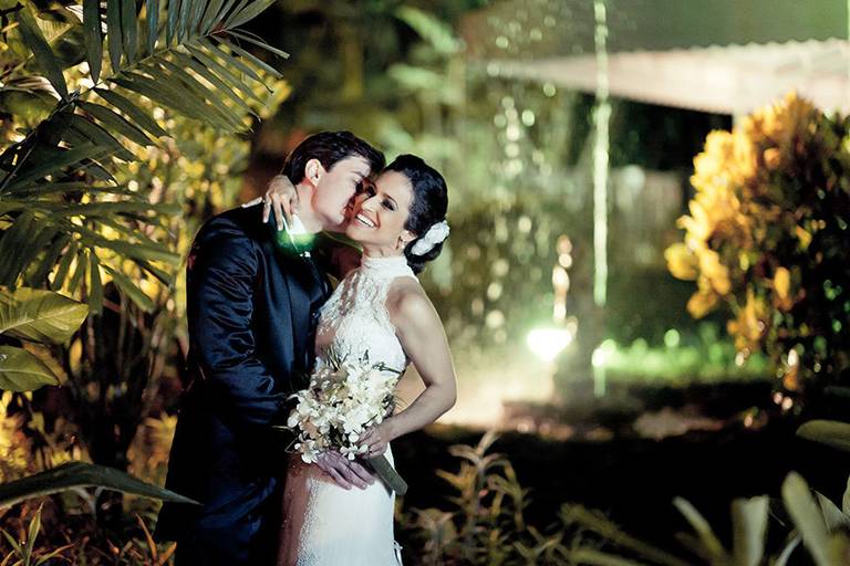 Rafael Porto fotografia de casamento casamentos amor love festa noiva noivo igreja padre pastor aliança casando na praia noivado #noivado recepção buquê grinalda vestido de noiva pajem dama de honra #wedding #bride #love #weddingdress #noivos #weddingday 