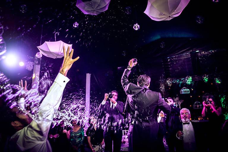 Rafael Porto fotografia de casamento casamentos amor love festa noiva noivo igreja padre pastor aliança casando na praia noivado #noivado recepção buquê grinalda vestido de noiva pajem dama de honra #wedding #bride #love #weddingdress #noivos #weddingday 