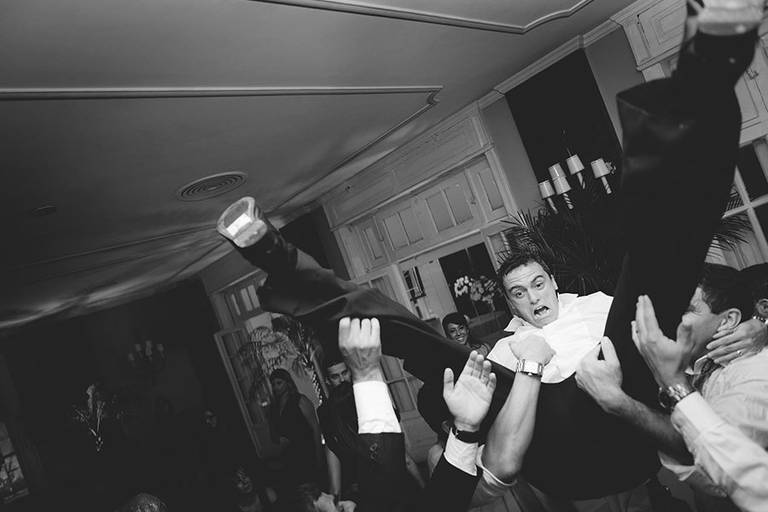 Rafael Porto fotografia de casamento casamentos amor love festa noiva noivo igreja padre pastor aliança casando na praia noivado #noivado recepção buquê grinalda vestido de noiva pajem dama de honra #wedding #bride #love #weddingdress #noivos #weddingday 