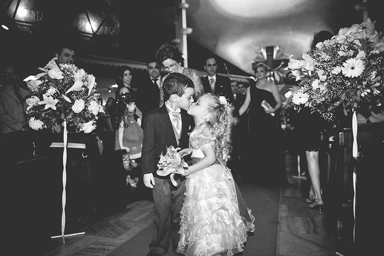 Rafael Porto fotografia de casamento casamentos amor love festa noiva noivo igreja padre pastor aliança casando na praia noivado #noivado recepção buquê grinalda vestido de noiva pajem dama de honra #wedding #bride #love #weddingdress #noivos #weddingday 