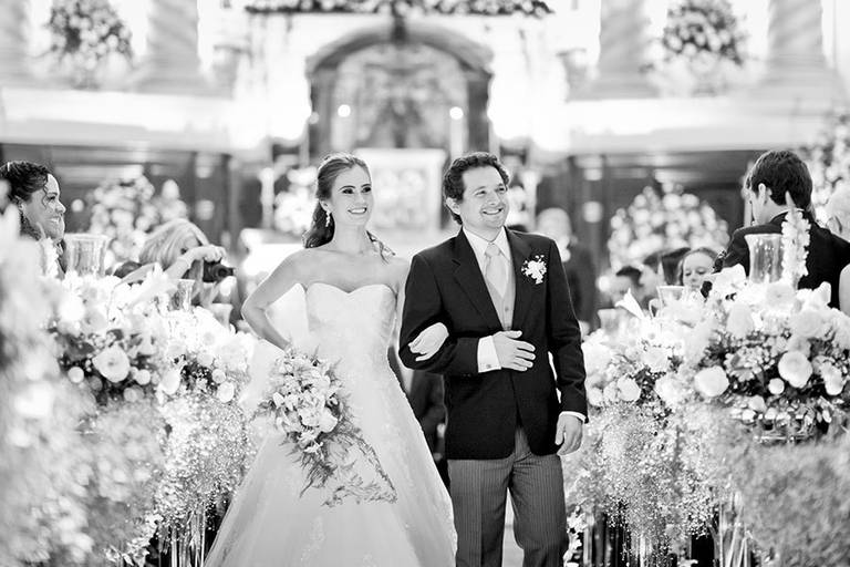 Rafael Porto fotografia de casamento casamentos amor love festa noiva noivo igreja padre pastor aliança casando na praia noivado #noivado recepção buquê grinalda vestido de noiva pajem dama de honra #wedding #bride #love #weddingdress #noivos #weddingday 