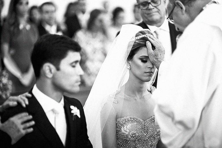 Rafael Porto fotografia de casamento casamentos amor love festa noiva noivo igreja padre pastor aliança casando na praia noivado #noivado recepção buquê grinalda vestido de noiva pajem dama de honra #wedding #bride #love #weddingdress #noivos #weddingday 