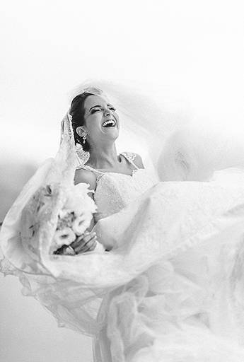 Rafael Porto fotografia de casamento casamentos amor love festa noiva noivo igreja padre pastor aliança casando na praia noivado #noivado recepção buquê grinalda vestido de noiva pajem dama de honra #wedding #bride #love #weddingdress #noivos #vento