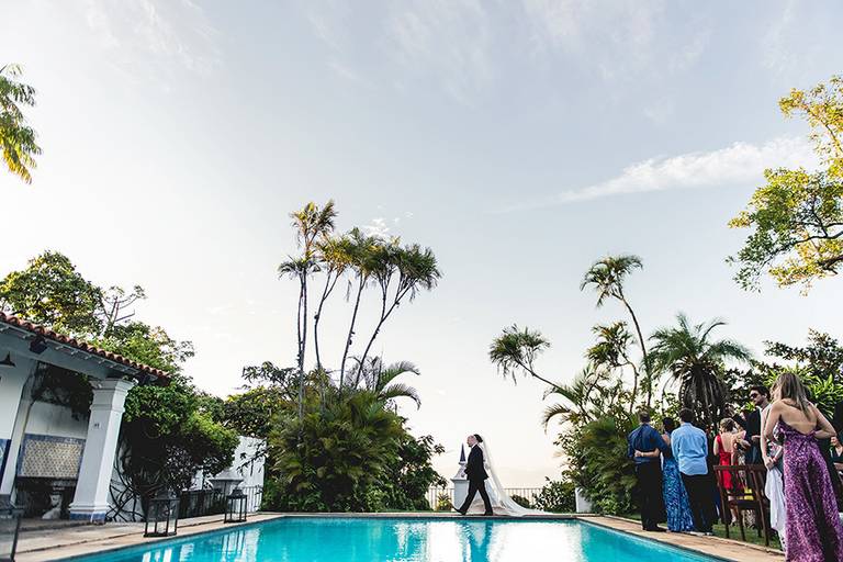 Rafael Porto fotografia de casamento casamentos amor love festa noiva noivo igreja padre pastor aliança casando na praia noivado #noivado recepção buquê grinalda vestido de noiva pajem dama de honra #wedding #bride #love #weddingdress #noivos #piscina