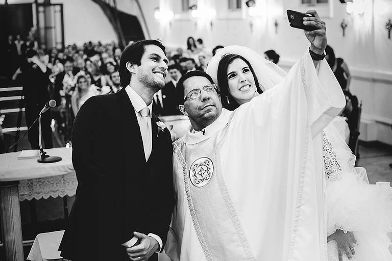 Rafael Porto fotografia de casamento casamentos amor love festa noiva noivo igreja padre pastor aliança casando na praia noivado #noivado recepção buquê grinalda vestido de noiva pajem dama de honra #wedding #bride #love #weddingdress #noivos #weddingday 