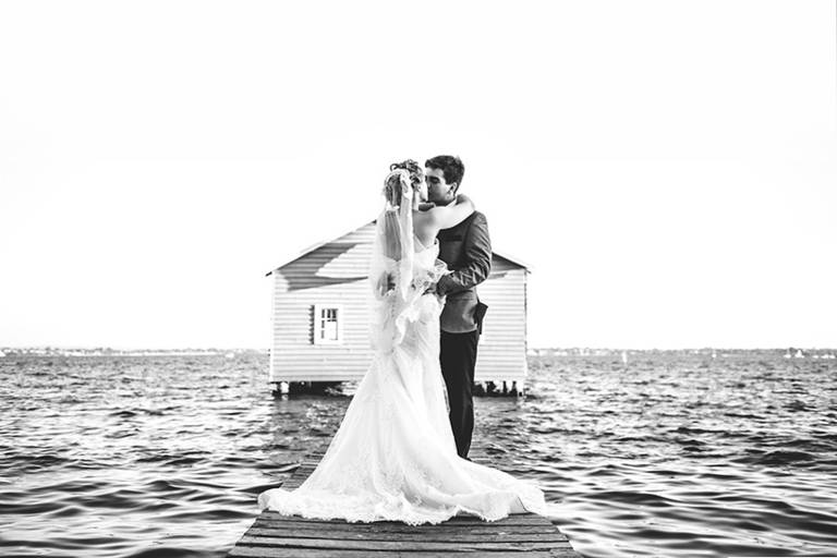 Rafael Porto fotografia de casamento casamentos amor love festa noiva noivo igreja padre pastor aliança casando na praia noivado #noivado recepção buquê grinalda vestido de noiva pajem dama de honra #wedding #bride #love #bluehouse #noivos #australia