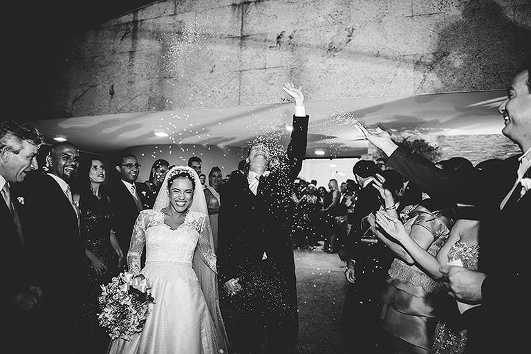 Rafael Porto fotografia de casamento casamentos amor love festa noiva noivo igreja padre pastor aliança casando na praia noivado #noivado recepção buquê grinalda vestido de noiva pajem dama de honra #wedding #bride #love #weddingdress #noivos #weddingday 